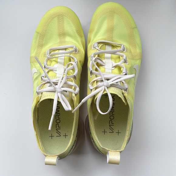 Neon Nike Vapor Max shoes - Picture 3 of 4